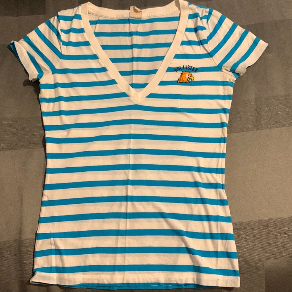 V neck blue and white striped t shirt. Great condition